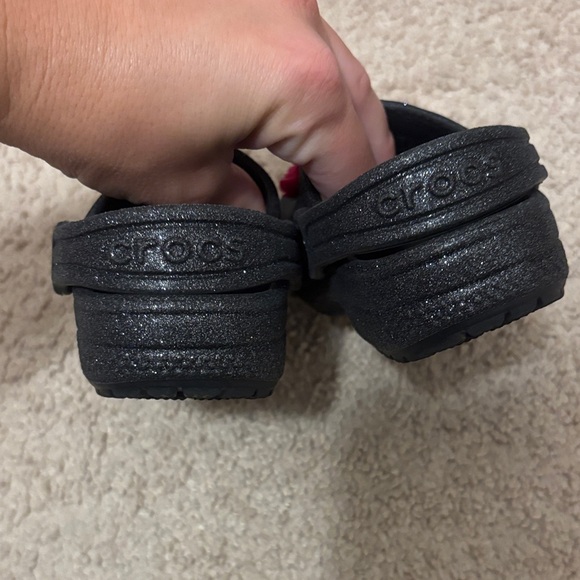 CROCS Kids Black Glitter Sandals with Charms - Picture 3 of 8